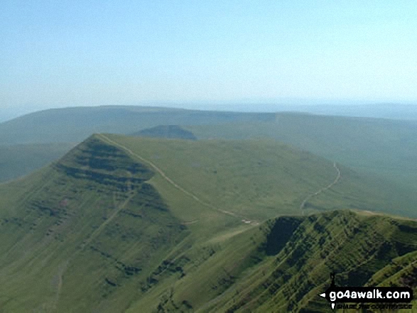 Walk po107 Y Gyrn, Corn Du and Pen y Fan from The Storey Arms Outdoor Centre - Cribyn from Pen y Fan