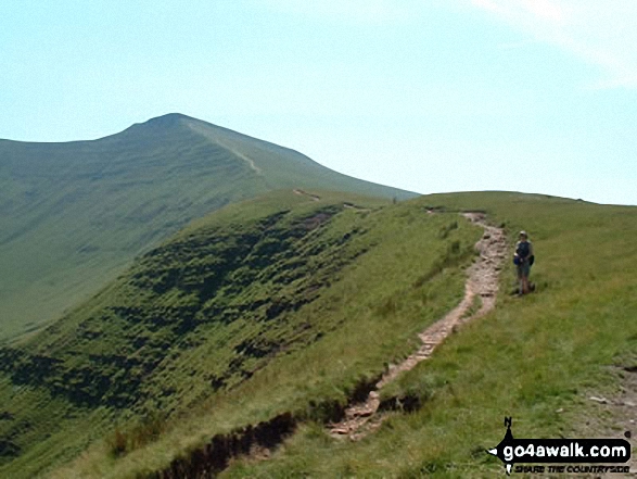 Walk po107 Y Gyrn, Corn Du and Pen y Fan from The Storey Arms Outdoor Centre - Approaching Corn Du from Pen y Fan