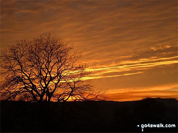 Walk d265 The Monsal Trail and Taddington from Wye Dale - Sunset from Chelmorton