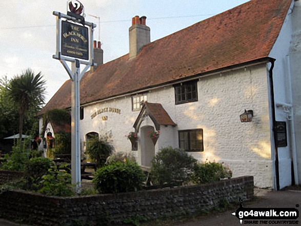 Walk ws141 Climping Beach from Atherington - The Black Horse Inn at Climping Beach