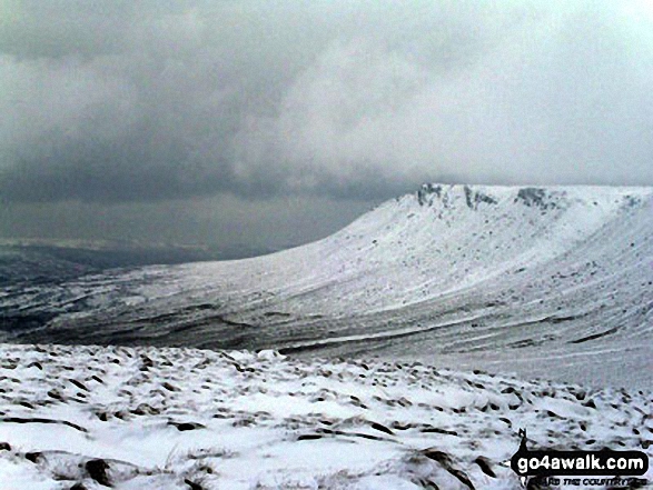 Walk d263 Seal Stones (Kinder Scout), Fairbrook Naze (Kinder Scout) and Mill Hill from Birchin Clough - Kinder Scout (The Edge) in the snow from Mill Hill (Ashop Head)