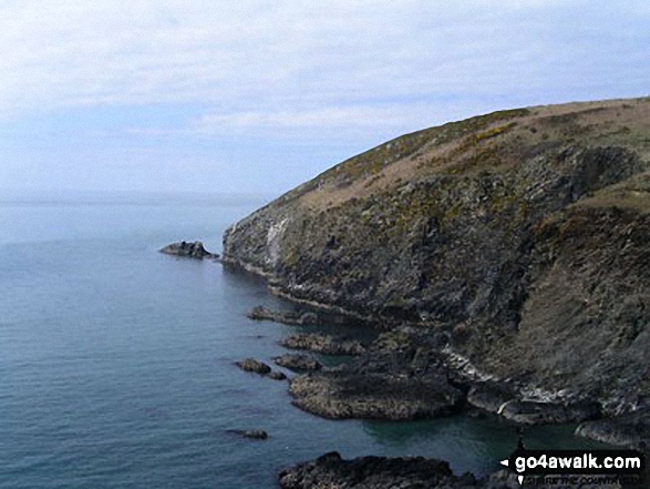 Walk pe115 Traeth Bach Natural Arch from Moylgrove - On The Pembrokeshire Coast Path between Fishgaurd and Newport