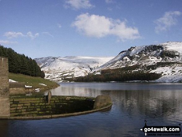 Walk gm150 Great Dove Stone Rocks Stable Stones Brow (Hoarstone Edge) from Dove Stone Reservoir, Greenfield - Dove Stone Reservoir overflow with snow on Great Dove Stone Rocks in the distance