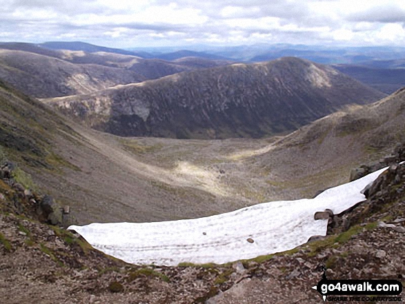 Walk ad104 The Devil's Point and Cairn Toul from Corrour Bothy, Lairig Ghru - Carn a' Mhaim from Coire an t-Saighdeir