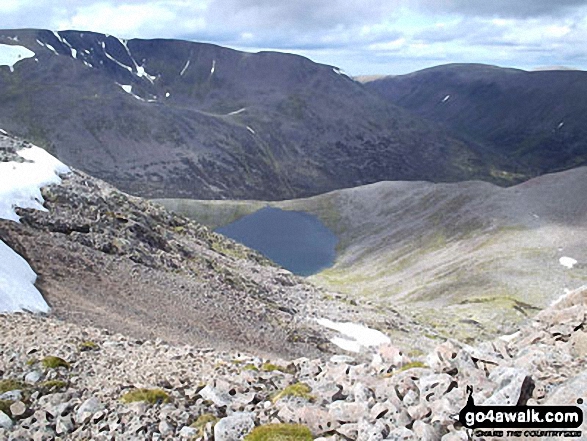 Walk ad104 The Devil's Point and Cairn Toul from Corrour Bothy, Lairig Ghru - Braeriach (Braigh Riabhach) and Lochain Uaine from Coire an Lochain Uaine