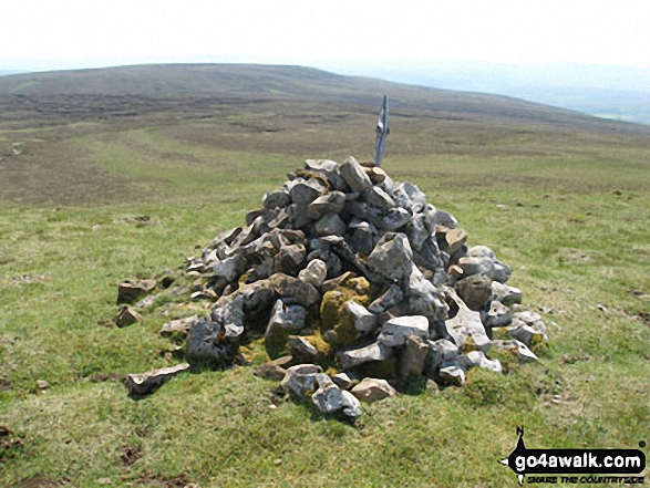 Walk du114 Three Pikes and Burnhope Seat from Burnhope Reservoir - Cairn on Coldberry End with Three Pike beyond