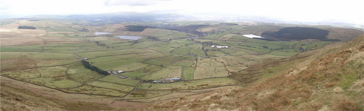 Walk l100 Pendle Hill from Barley - Looking East from the summit of Pendle Hill (Beacon or Big End)