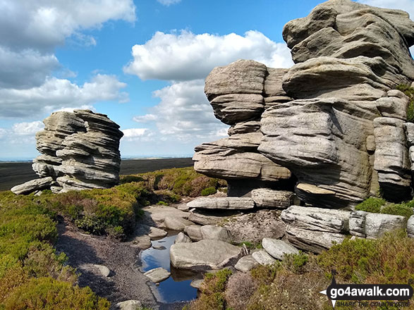 Walk d277 Margery Hill from Fairholmes Car Park, Ladybower Reservoir - Wind sculptured rocks at Crow Stones