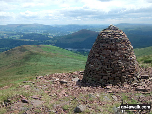 Walk po107 Y Gyrn, Corn Du and Pen y Fan from The Storey Arms Outdoor Centre - The great sculptured beacon that is Carn Pica