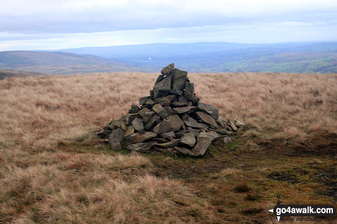 Walk c180 The Howgills from Low Carlingill Bridge - Large cairn 350m WSW of Fell Head (Howgills) summit