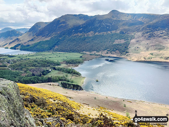 Great Gable (far left in the distance), Haystacks, Gamblin End and the Buttermere Fells - High Crag, High Stile and Red Pike (Buttermere) - from Rannerdale Knotts