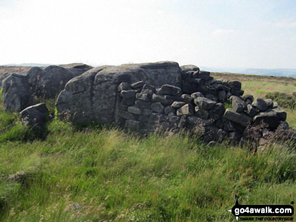 Shelter/ruin on the summit of White Edge (Big Moor)