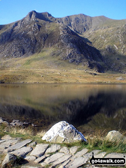 Walk gw219 Llyn y Cwn from Ogwen Cottage, Llyn Ogwen - Y Garn from from Llyn Idwal