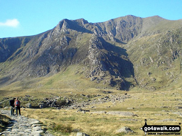 Walk gw219 Llyn y Cwn from Ogwen Cottage, Llyn Ogwen - Y Garn from from Llyn Idwal