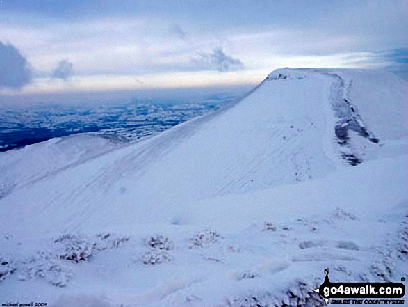 Walk po107 Y Gyrn, Corn Du and Pen y Fan from The Storey Arms Outdoor Centre - Cribyn from Pen y Fan in the snow