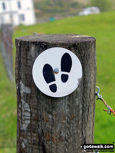 Waymark showing the route through Auchessan