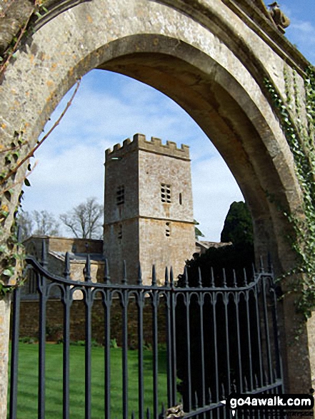 Walk gl111 Chastleton House, Cornwell, Daylesford and Lower Oddington from Adlestrop - Chastleton Church through the gates of Chastleton House