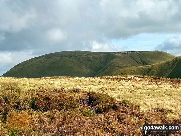 Walk gw167 Waun-oer, Cribin Fawr and Maesglase from Bryn Coedwig, Aberllefenni - Maesglase (Craig Rhiw-erch) (left) and Maesglase (Maen Du) (right) from the lower slopes of Craig Portas