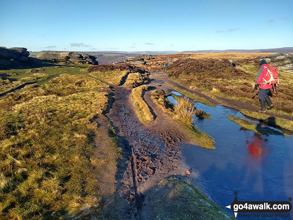 Walk d307 Curbar, The River Derwent, Froggatt, Curbar Edge and Baslow Edge from Baslow - On Froggatt Edge