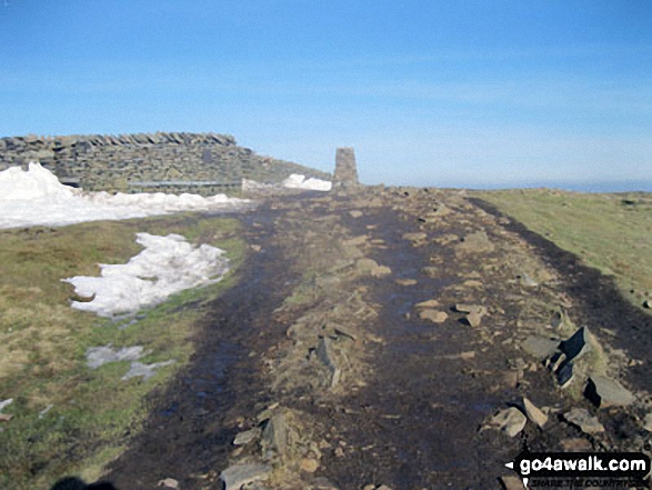 Pen-y-ghent summit