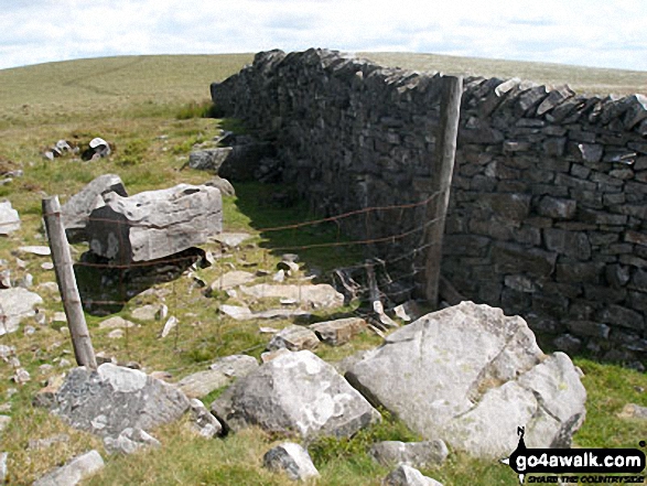 Walk l128 Catlow Fell and Crutchenber Fell (Bowland Knotts) from Cross of Greet Bridge - Great Harlow summit