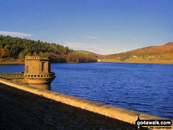 Walk d271 Winhill Pike (Win Hill) from Heatherdene Car Park, Ladybower Reservoir - Ladybower Reservoir from the dam near Yorkshire Bridge