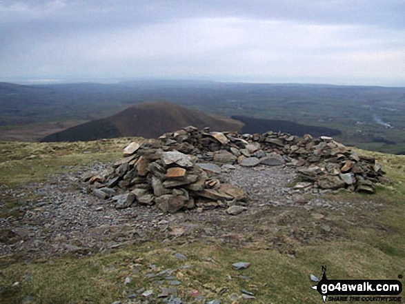 Walk c413 Burnbank Fell, Gavel Fell and Hen Comb from Loweswater - Murton Fell from Blake Fell summit