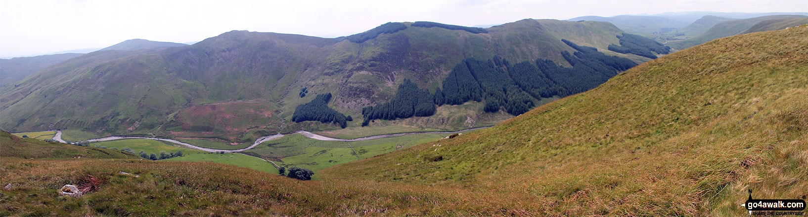 Whinfell Beacon (left), Castle Fell, Mabbin Crag and Ashstead Fell (right) above Borrowdale (Borrow Beck) from the summit of Winterscleugh