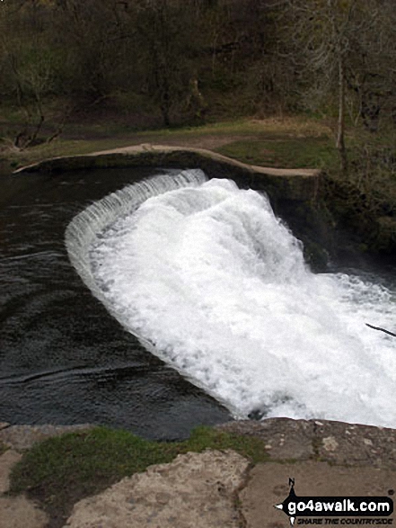 Walk d206 Monsal Dale and Ashford in the Water from Bakewell - The River Wye weir in Monsal Dale