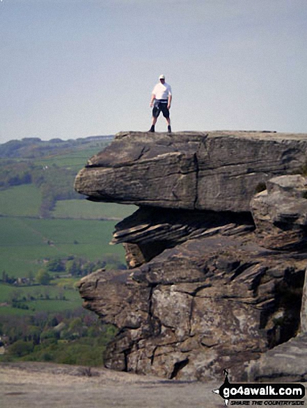 Walk d120 Froggatt Edge from Baslow - My partner Dennis on Curbar Edge