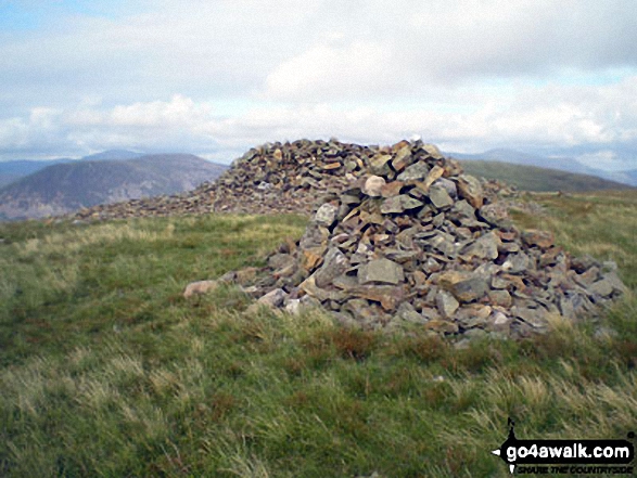 Walk c340 Grike, Crag Fell and Lank Rigg from Scaly Moss - Grike summit cairn and shelter