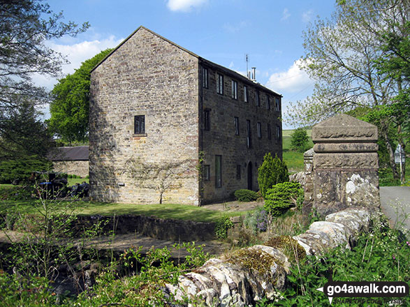 Walk s233 Sheen, Brund, Reaps Moor and Fawfield Head from Longnor - Brund Mill