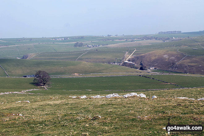 Walk d329 Pilsbury Castle Hills and Carder Low from Hartington - Looking north-east from the summit of Carder Low