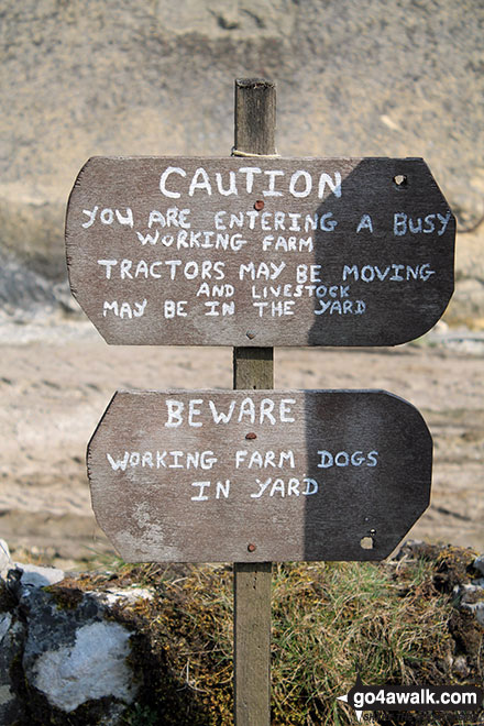 Walk d141 The High Peak Trail, Pilsbury Castle Hills and Upper Dove Dale from Earl Sterndale - Sign at the entrance to Vincent House Farm