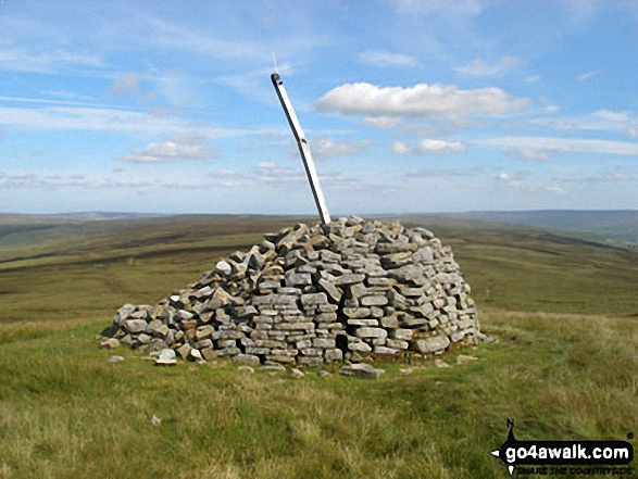 Walk n106 Killhope Law and Middlehope Moor from Allenheads - Killhope Law summit cairn