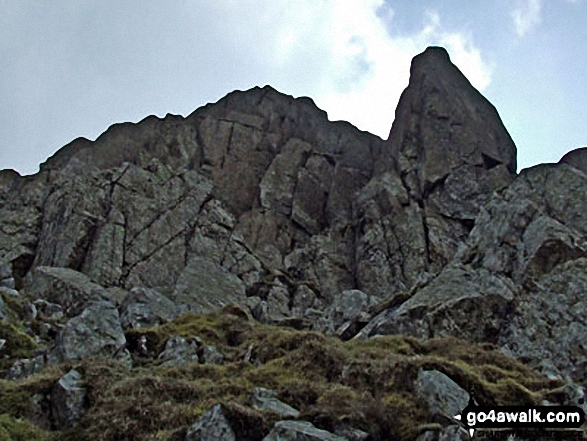 Rock formations on The Climbers' Traverse below Bow Fell (Bowfell)