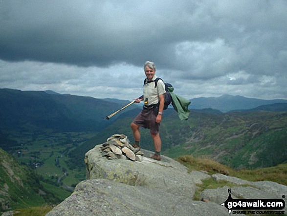 Walk c369 High Raise, Ullscarf and Grange Fell from Rosthwaite - Tony Price on Eagle Crag